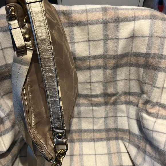 Coach Poppy Gold Bag - Picture 5 of 12